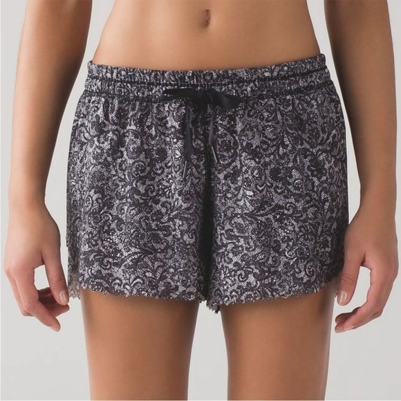 Lululemon; Hit It Short - Mini Cinder Lace Trim Size 8 - Picture 4 of 9